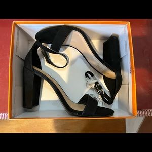 New black heel with tags never used plain black heel with strap